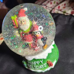 Santa Claus Snow Globe 