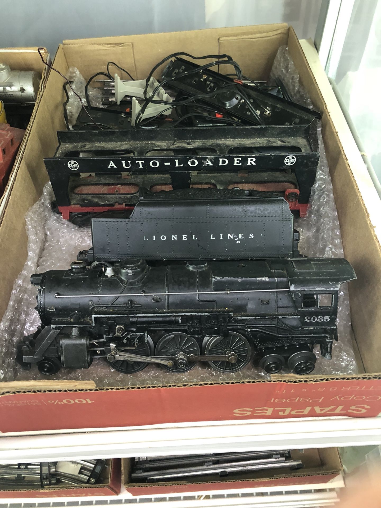 1950s Lionel Train w/ a lot of Extras