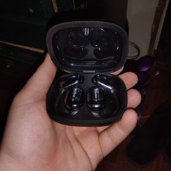 Erazor Earbuds Like New
