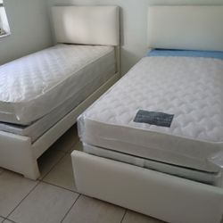 $550 For Both Set Of Twin Beds With Mattress And Boxspring Brand New Free Delivery 