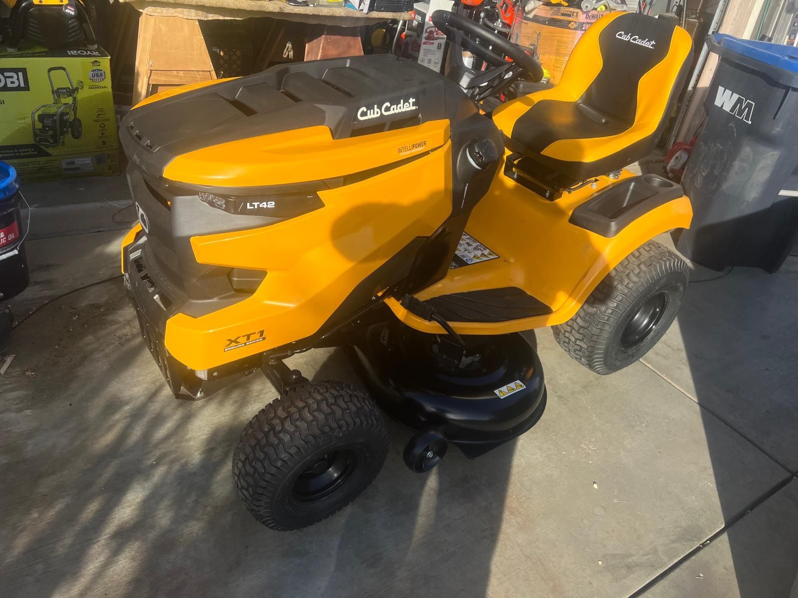XT1 Enduro LT 42 in. 547 cc Engine with IntelliPower Hydrostatic Drive Gas Riding Lawn Tractor