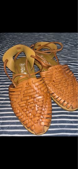 Women huaraches/sandals size 6