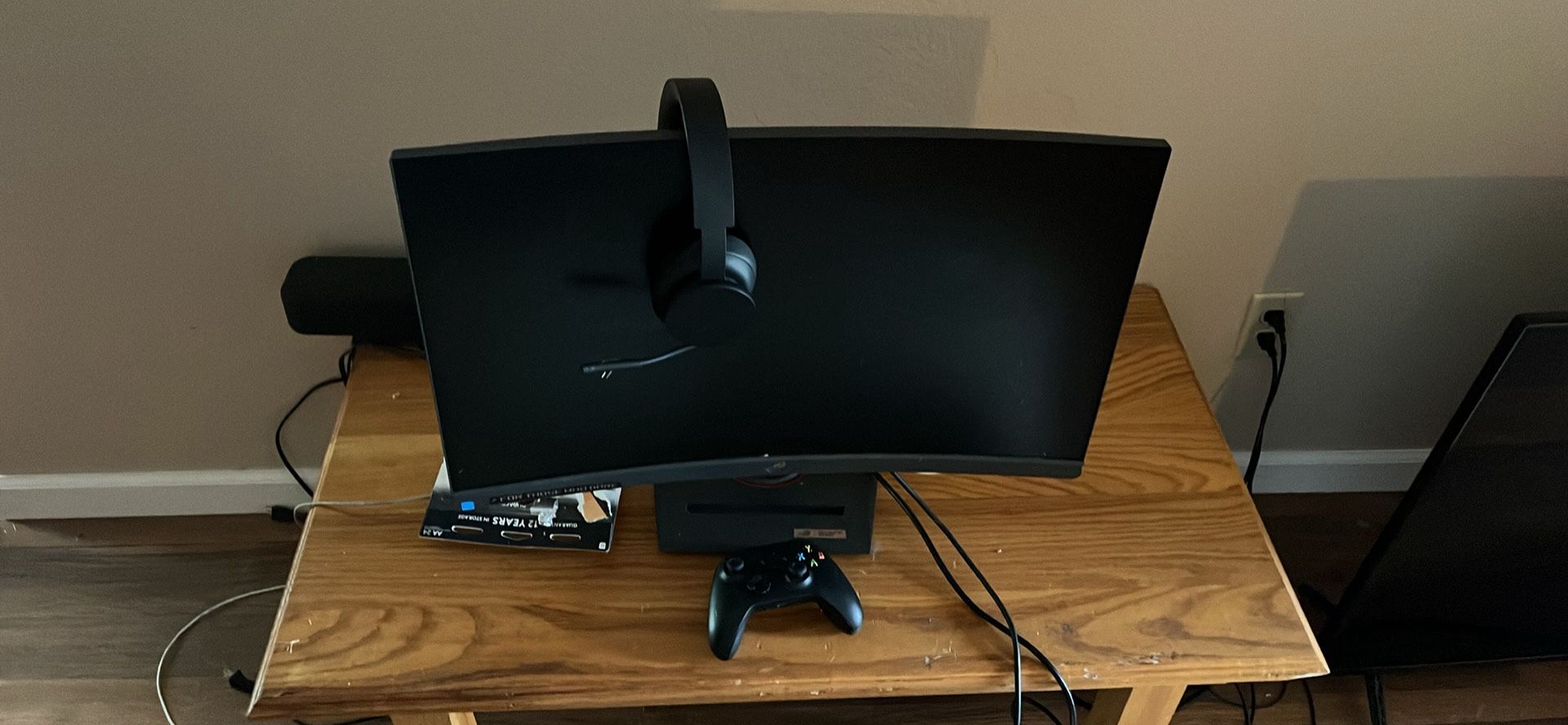 monitor And Controller With Free Headset