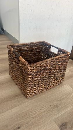 Square woven basket