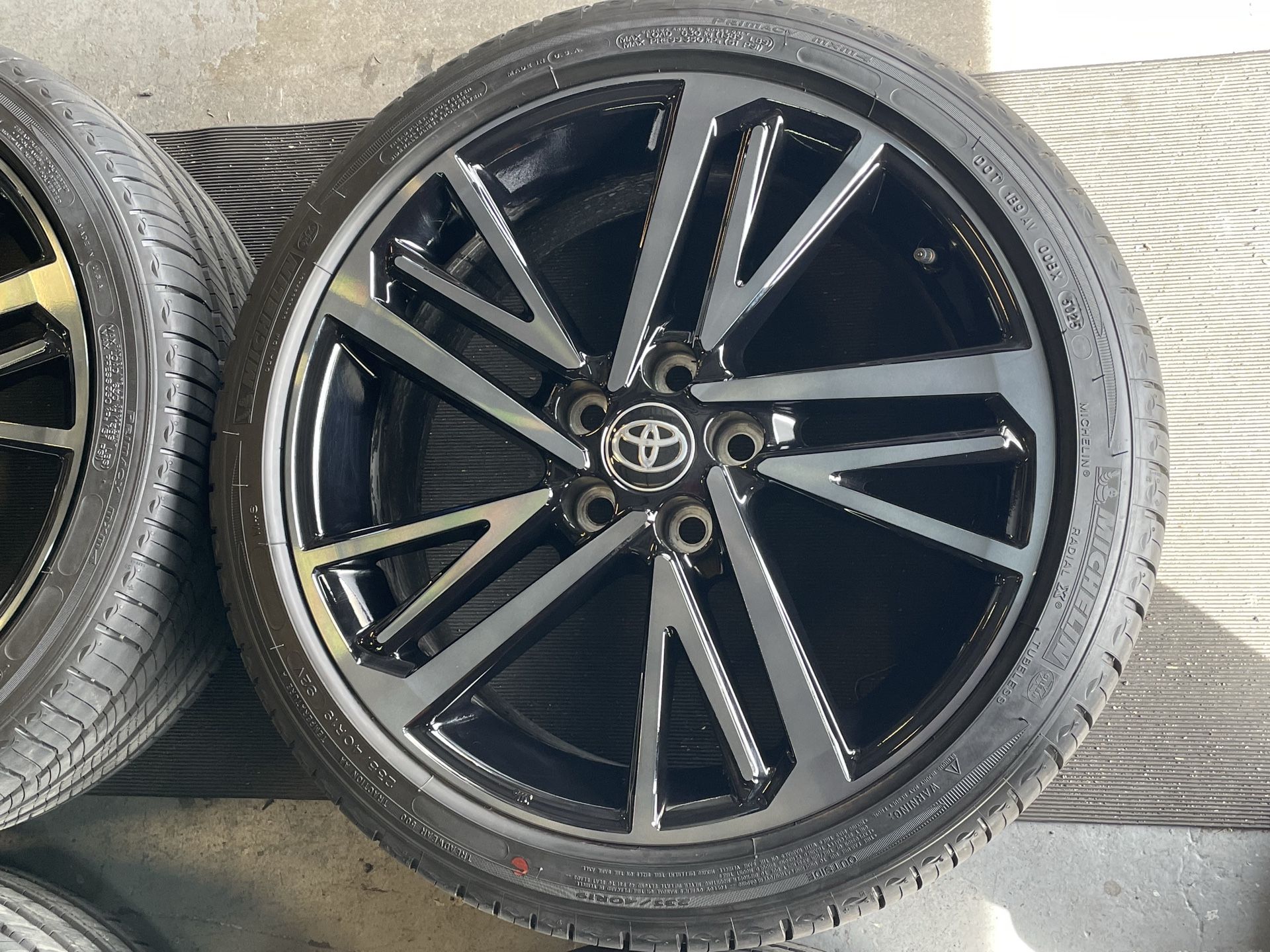 19” 2026 TOYOTA CAMRY XLE OEM WHEELS AND TIRES