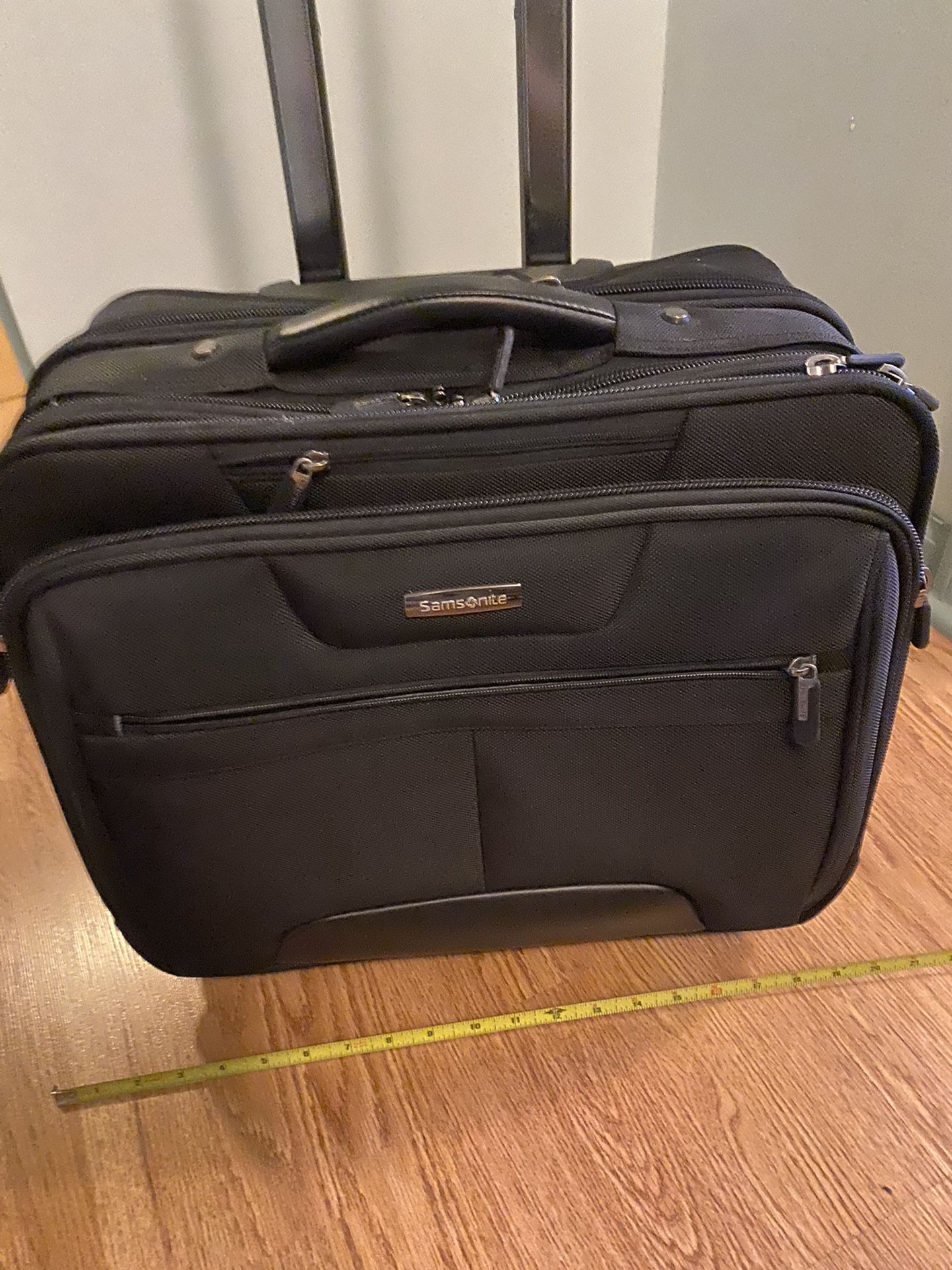 Samsonite Carry On Luggage (black)