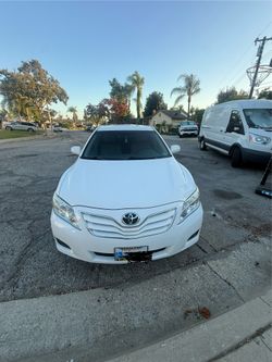 2011 Toyota Camry -clean title -