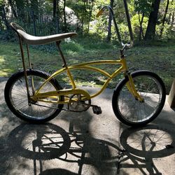  Vintage  1960s    classic yellow Schwinn Sting-Ray bicycle