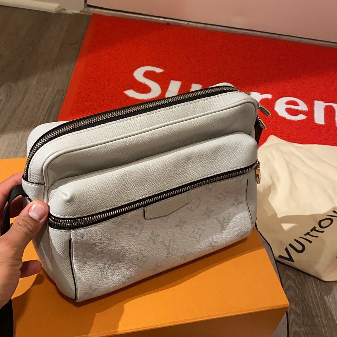 Louis Vuitton Steamer Messenger for Sale in The Bronx, NY - OfferUp