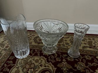 3 MEDIUM & LARGE GENUINE CRYSTAL VASES. 🌺💐🌹   VERY HEAVY & DETAILED    NO CHIPS OR CRACKS.  BEST OFFER FOR ALL 3 🌺🌷. NOT FREE!!!!!!