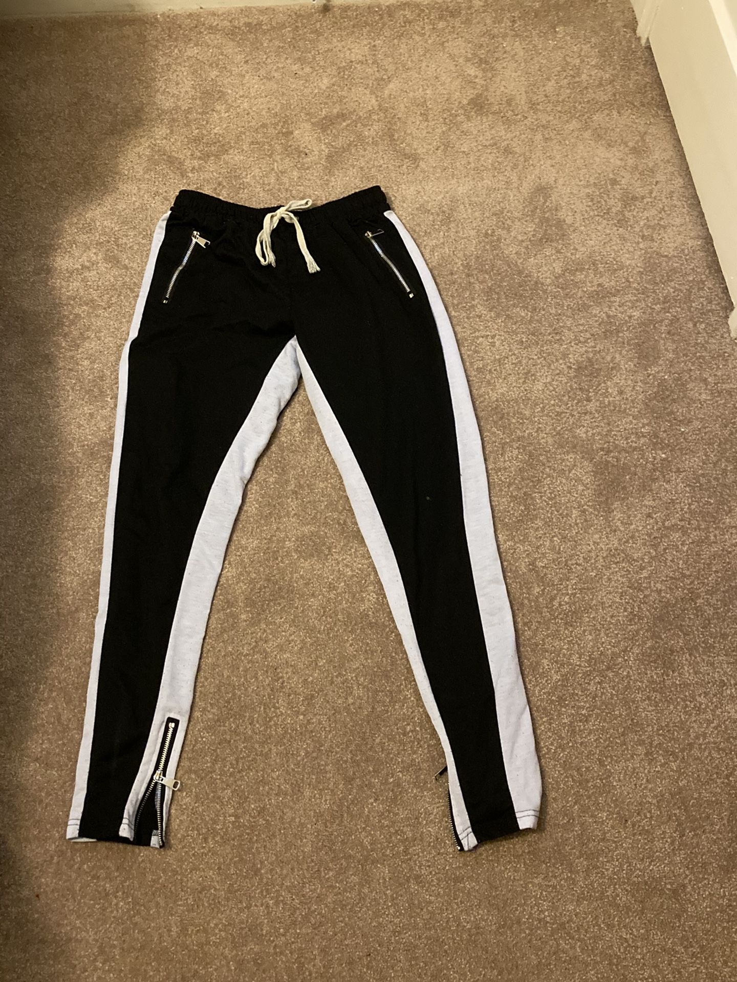 Shein jogger skinny sweats black and white size small