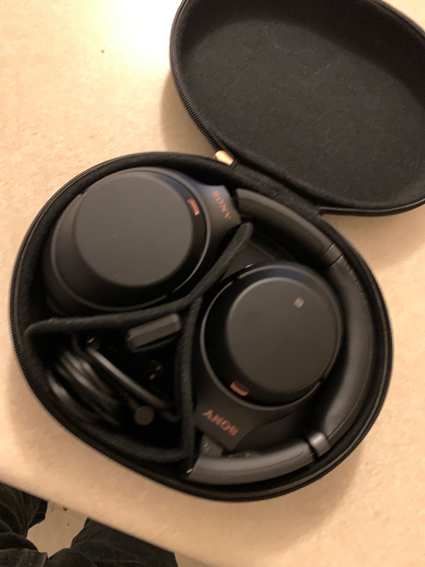 Sony 1000XM3 noise canceling / Bluetooth headphones