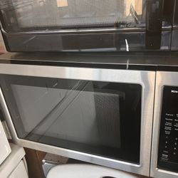 Full Size Black Stainless Steel Microwave 