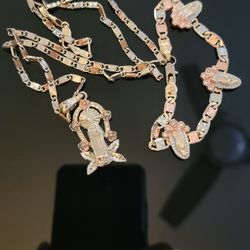 Beautiful 18k gold bracelet and necklace 30 grams