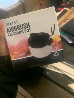 Airbrush cleaning kit with cleaning solution