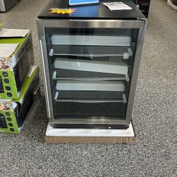 Danby Under Counter Beverage Center 