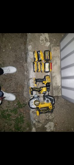 DeWalt 20V MAX / FlexVolt Tool & Battery Bundle - Like New