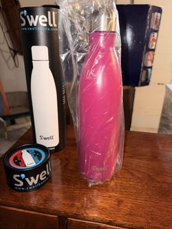 NWT in box S'well Vacuum Insulated Stainless Steel Water Bottle 25oz Pomegranate