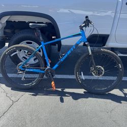 Bike  GIANT 27.5 mountain bike 