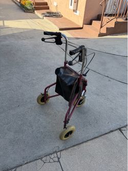 3  wheels walker in good condition