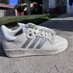 Adidas Rivalry Court