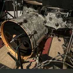6 piece DW drums set with hardware and cases winds of plague