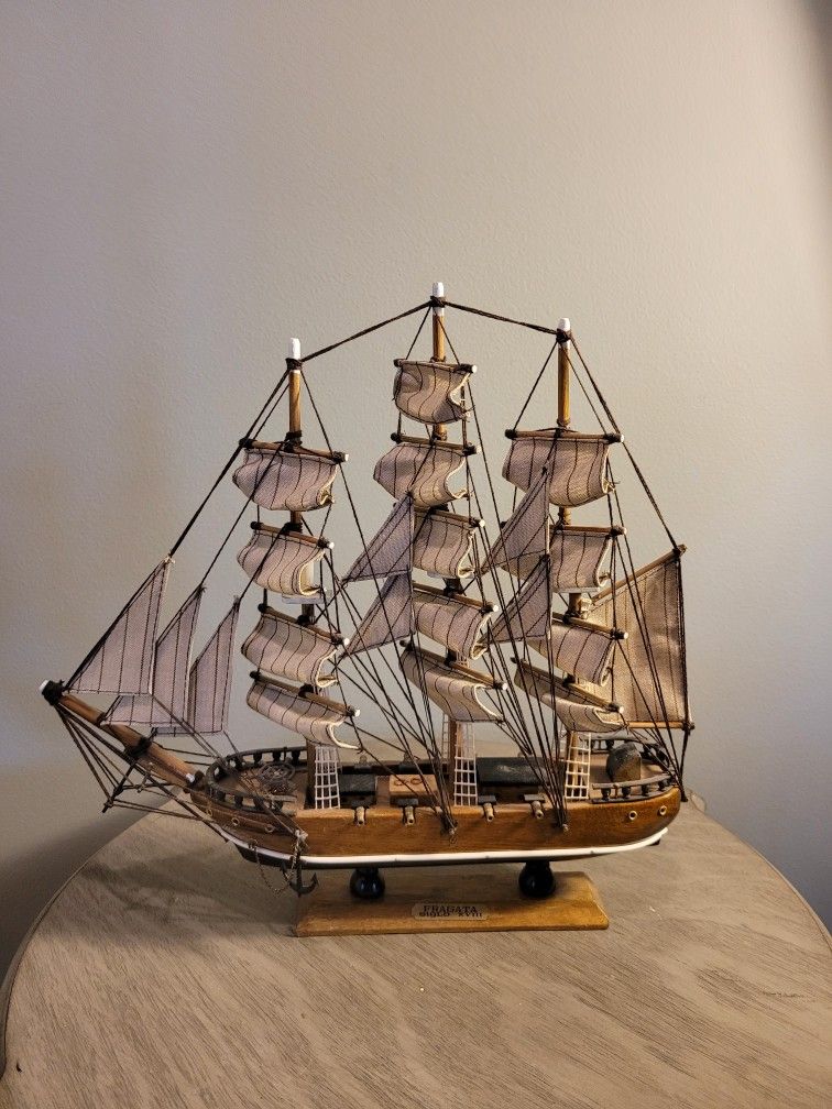 Vintage "Fragata Siglo XVIII" Model Ship