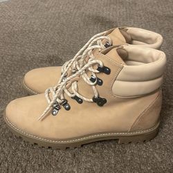 Boots Woman Size 9