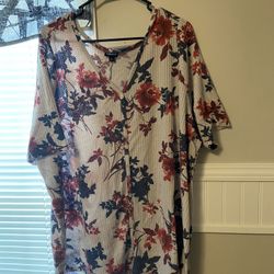 Torrid Size 5 Shirt
