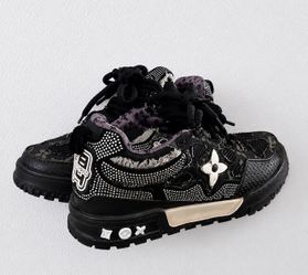Louis Vuitton LV Skate Sneakers  in the color black (Size 9)