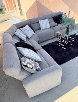 Grey recliner sectional couchh 🛋️🛋️