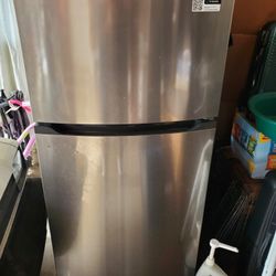 Frigidaire 13.9 Cu Ft Fridge