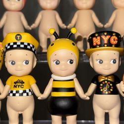 Sonny Angel Flower Series Secret Bee 