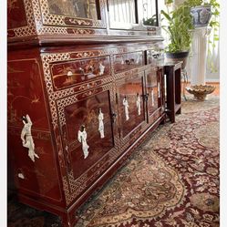 Six Chair With A Table With China Is A Nice Quality. Doesn’t Have Any Scratch Or Broke Is Good Condition.