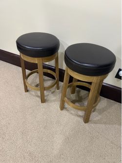 Swivel bar stools