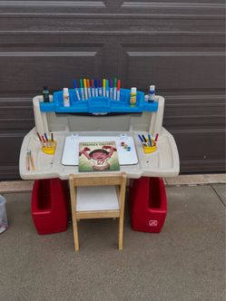 Kid Step  2 Deluxe Art Master Desk