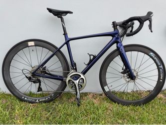 🚴🏻Scott Addict Contessa Disc Carbon Road Bike – Size 50 Shimano Groupset SuperTeam Carbon Wheelset  Lightweight, fast, and super clean Scott Addict 