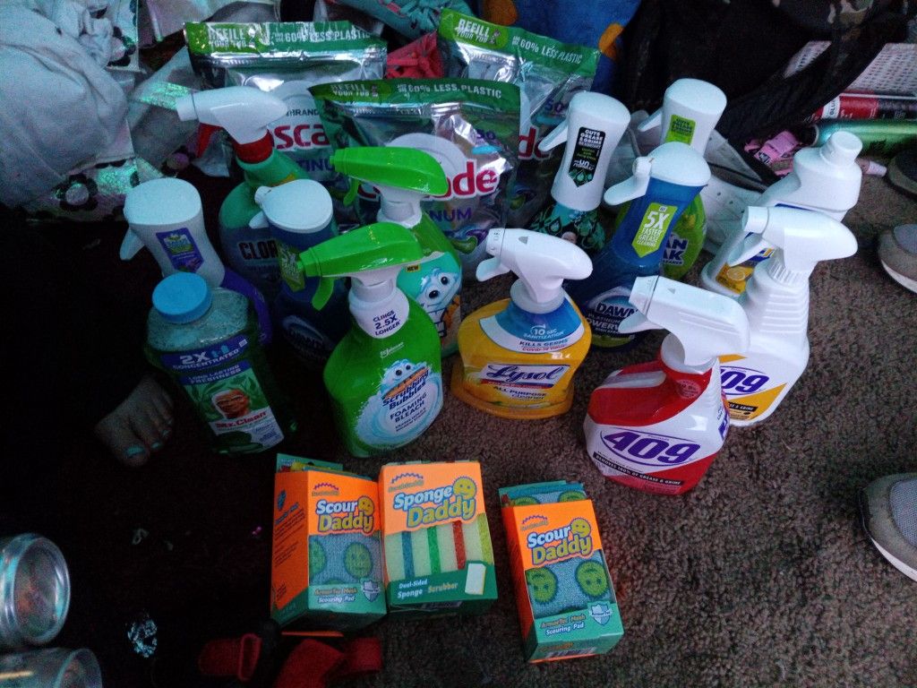 3 cascade platinum
3 clean freak multi purpose spray 2 409 2 scrubbing bubbles
1 soft scrub
1 cloralen with bleach
2 dawn power wash
Mr clean mul