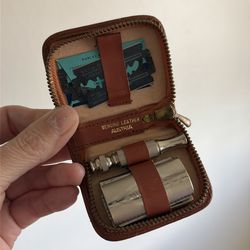 Vintage travel razor