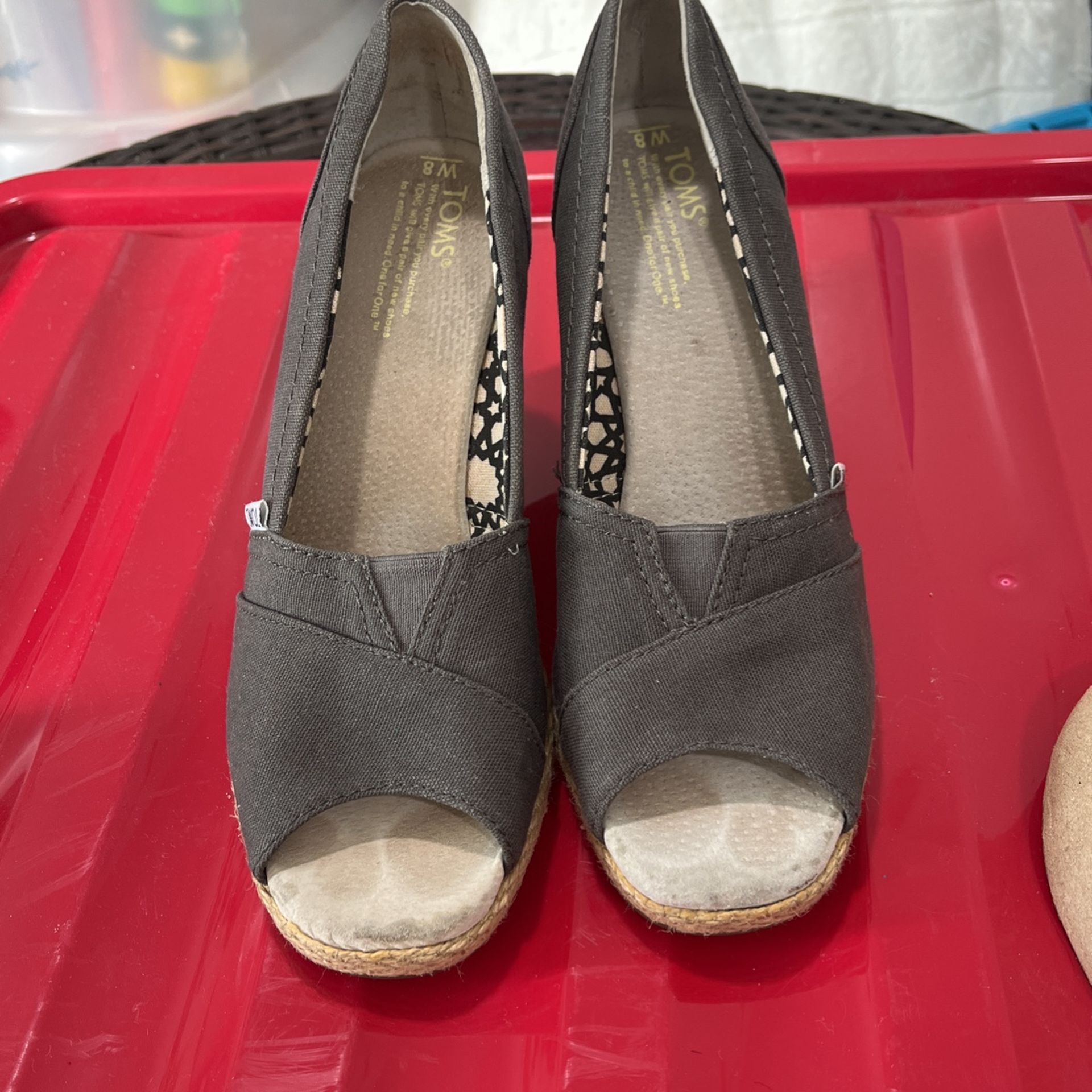 Pre Loved TOMS Wedges Sandals