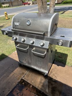 Monument Grill 6 Burner Plus Propane Tank