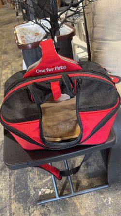 Small: 16.5″ x 12.5″ x 11.5″ - The Small Cozy Carrier is suitable for a pet weighing up to 15lbs.