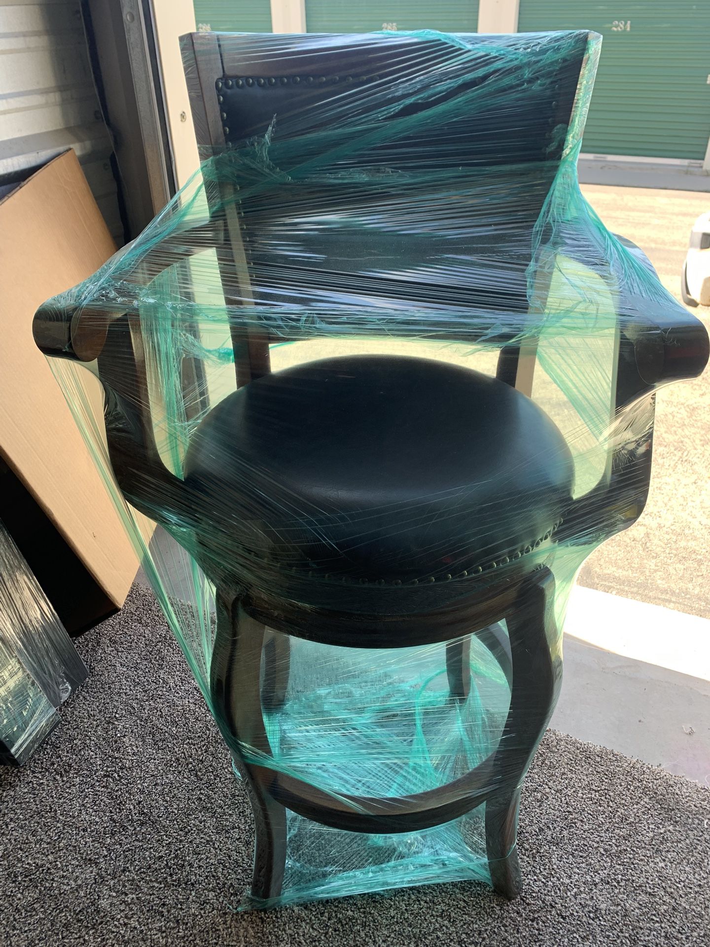 BRAND NEW LARGE HIGH QUALITY FAUX LEATHER SWIVEL CHAIR