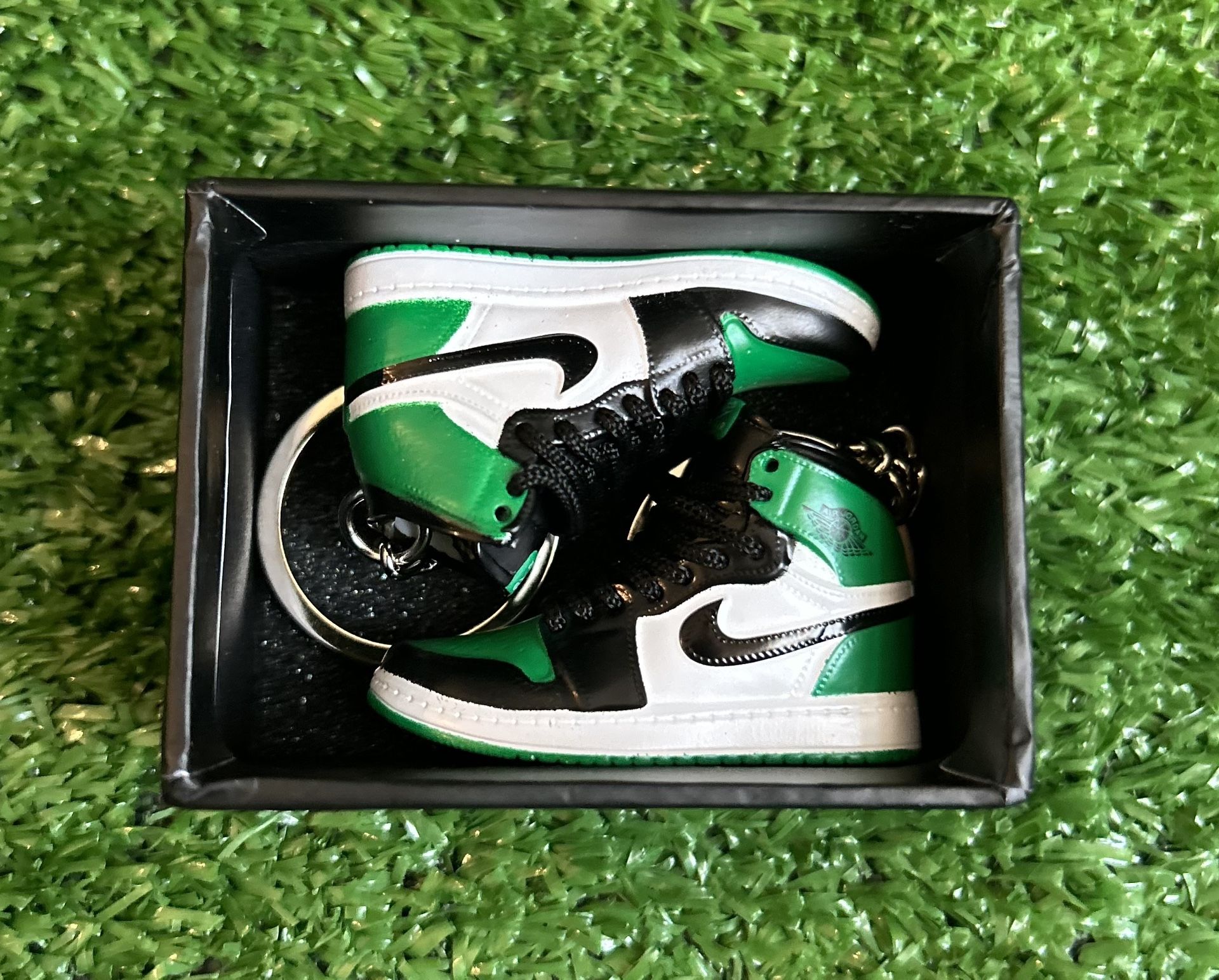 JORDAN 1 RETRO HIGH PINE GREEN 3D MINI SNEAKERS PAIR KEYCHAINS WITH BOX for  Sale in Los Angeles, CA - OfferUp