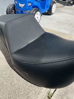 Custom Saddlemen Seat Step up , Harley Davidson Touring