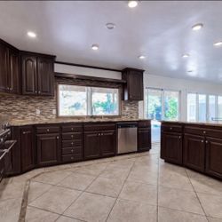 Kitchen Cabinets & Countertops for Sale – Great Condition