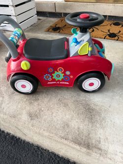 Radio Flyer ride on car