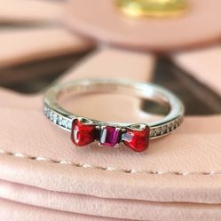 Red bow women's ring is suitable as a Valentine's Day gift for girlfriends