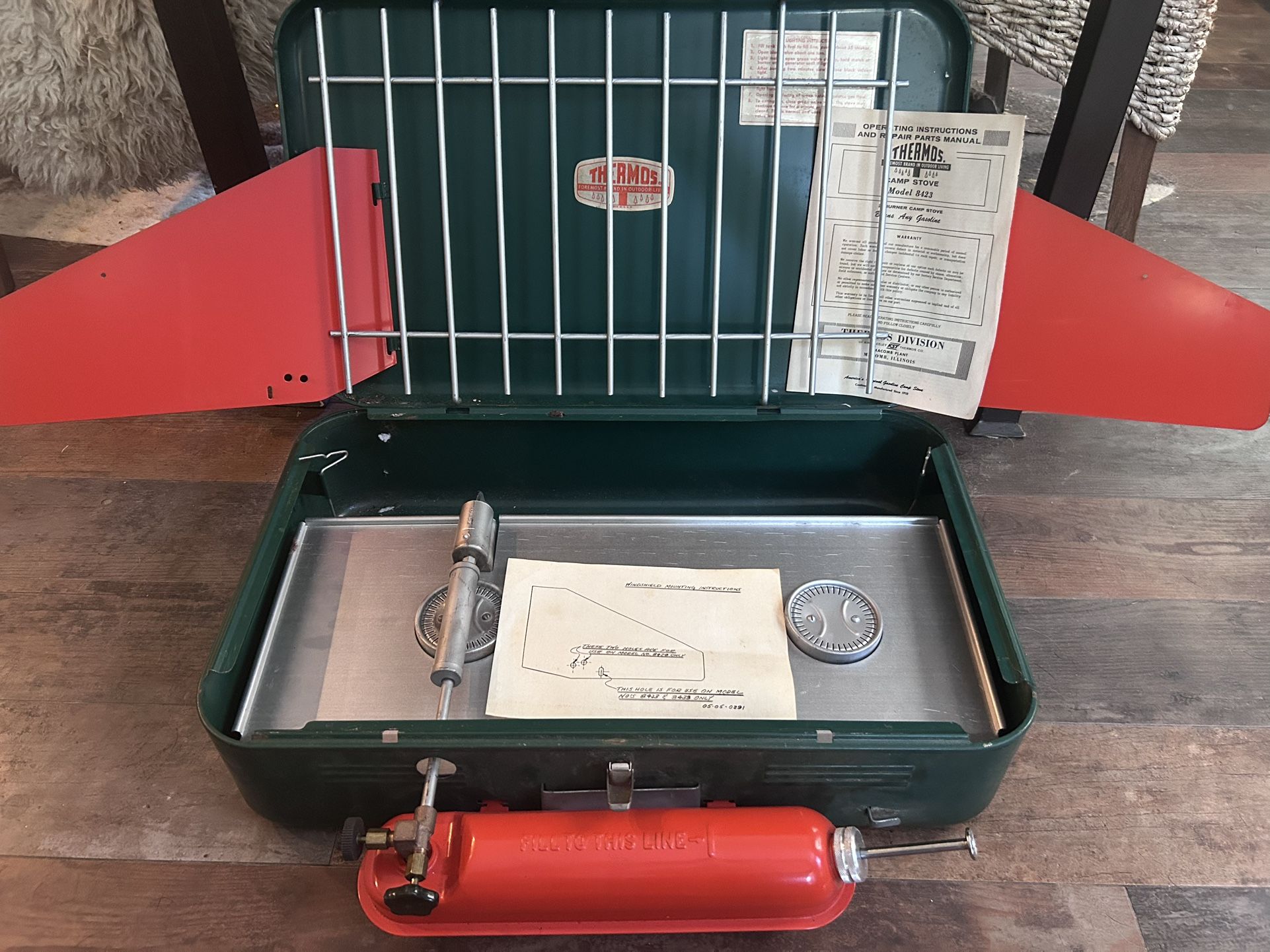 RARE Vintage 1969 Thermos 2-Burner Stove /Model 8423 /UNUSED w/ Paperwork!