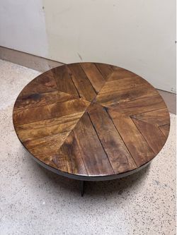 Rustic Round Rotating Coffee Table – Solid Wood Look – 32” Diameter